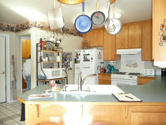 kitchen before staging consultation