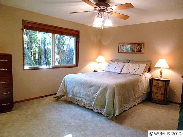 Master bedroom after home staging consultation