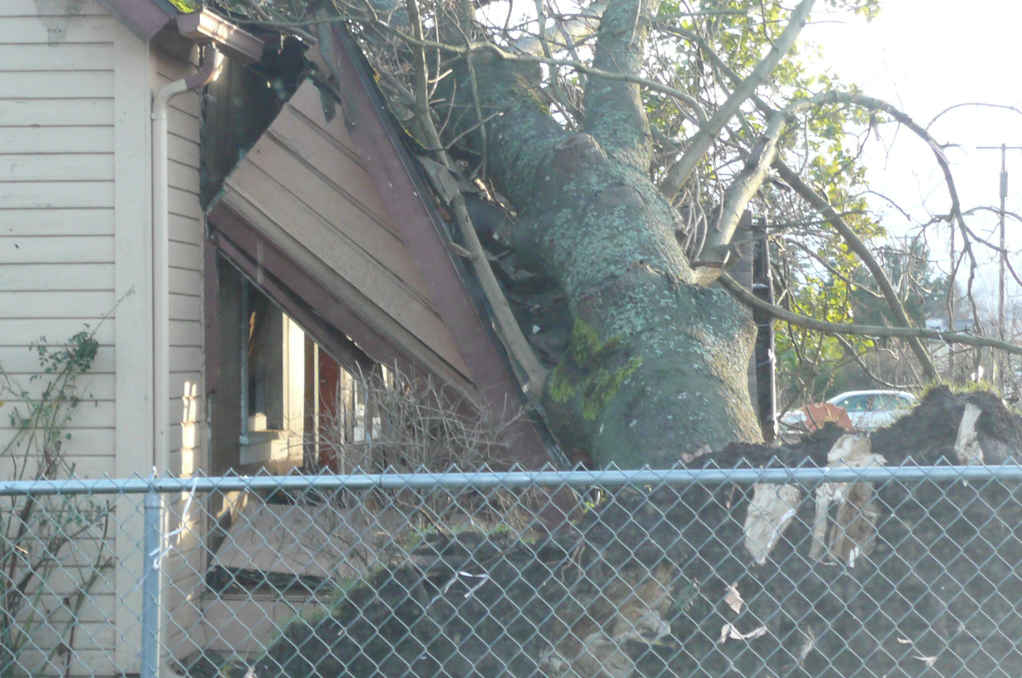 Aumsville Oregon damage to homes due to tornado