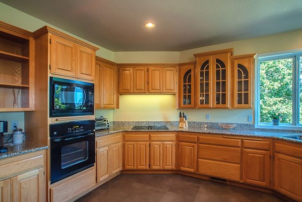 Oak kitchen in Corvallis Oregon before remodeling by Creative Concepts